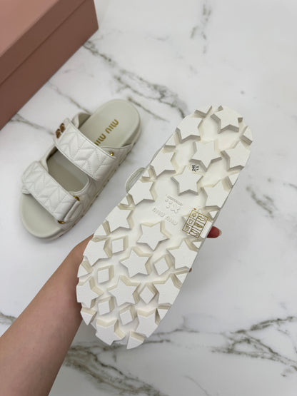 MIU MIU 魔術貼涼鞋 米白色羊皮