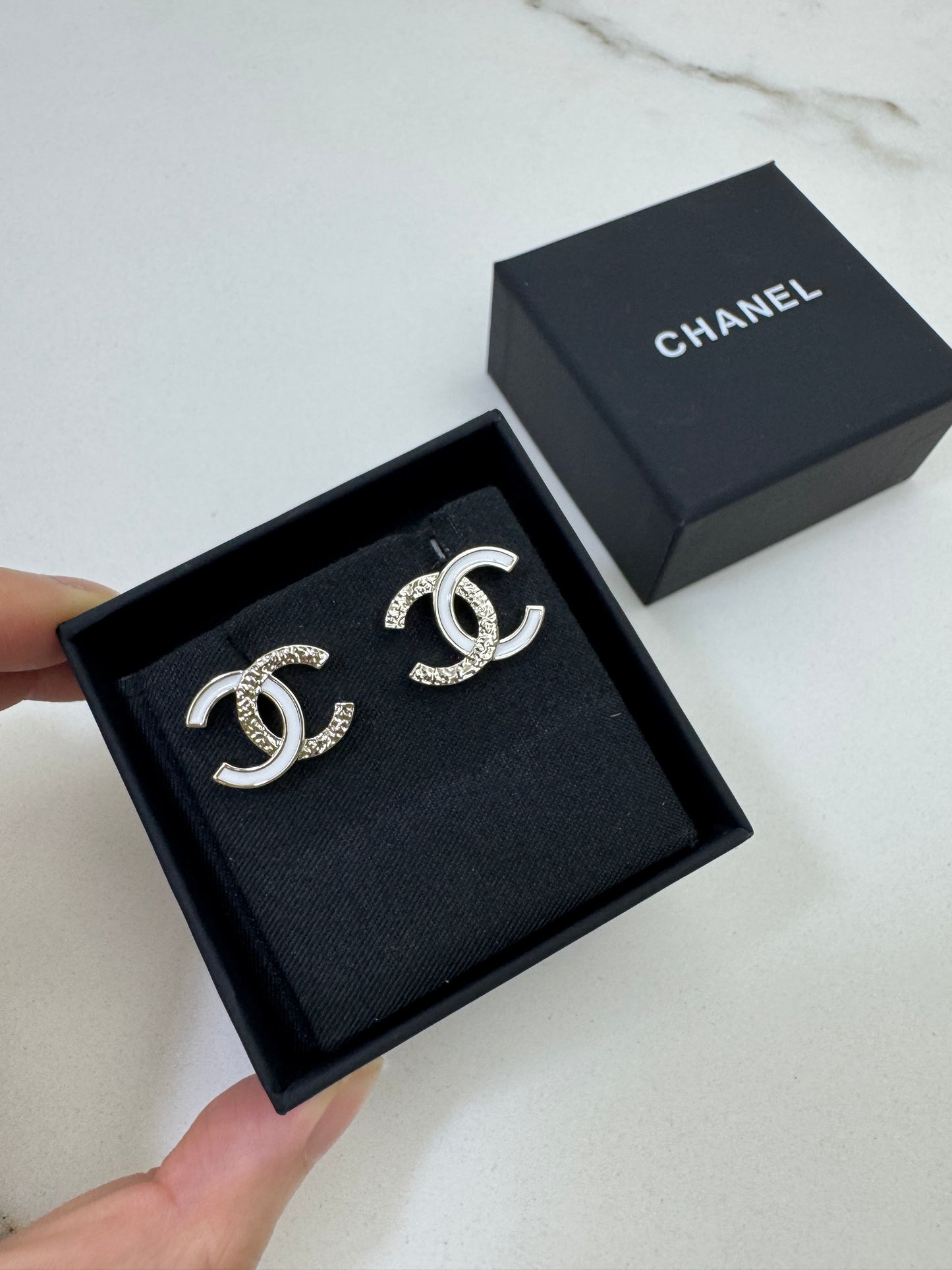 CHANEL 26C 熔岩拼琺瑯耳環￼￼