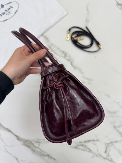 PRADA Bonnie Medium 酒紅油臘皮