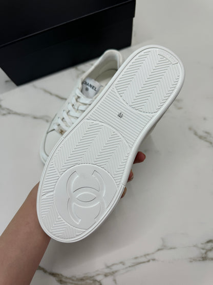 CHANEL 全皮燙金小白鞋 Sneakers