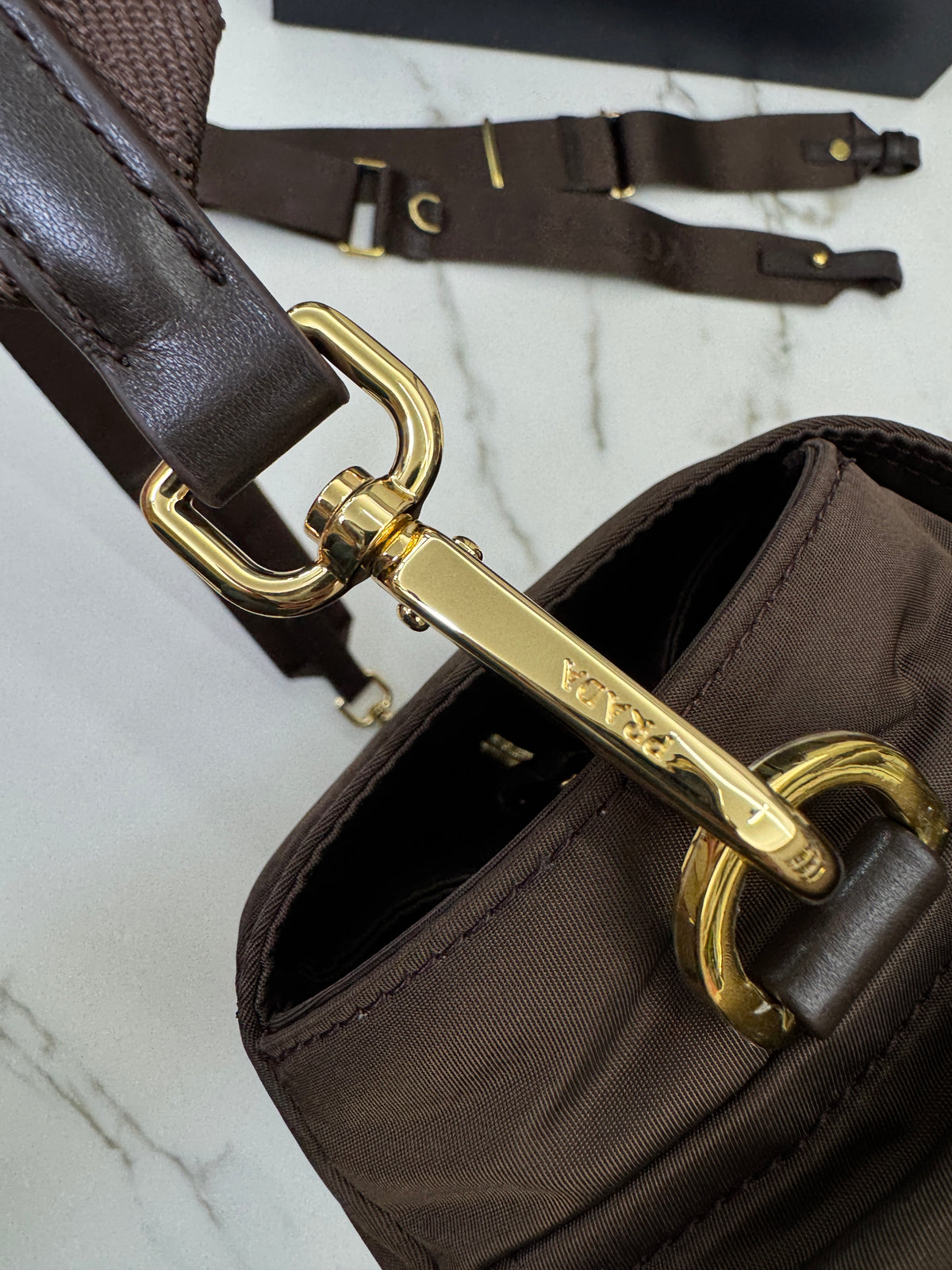 PRADA Re-nylon Explore Large 深棕色