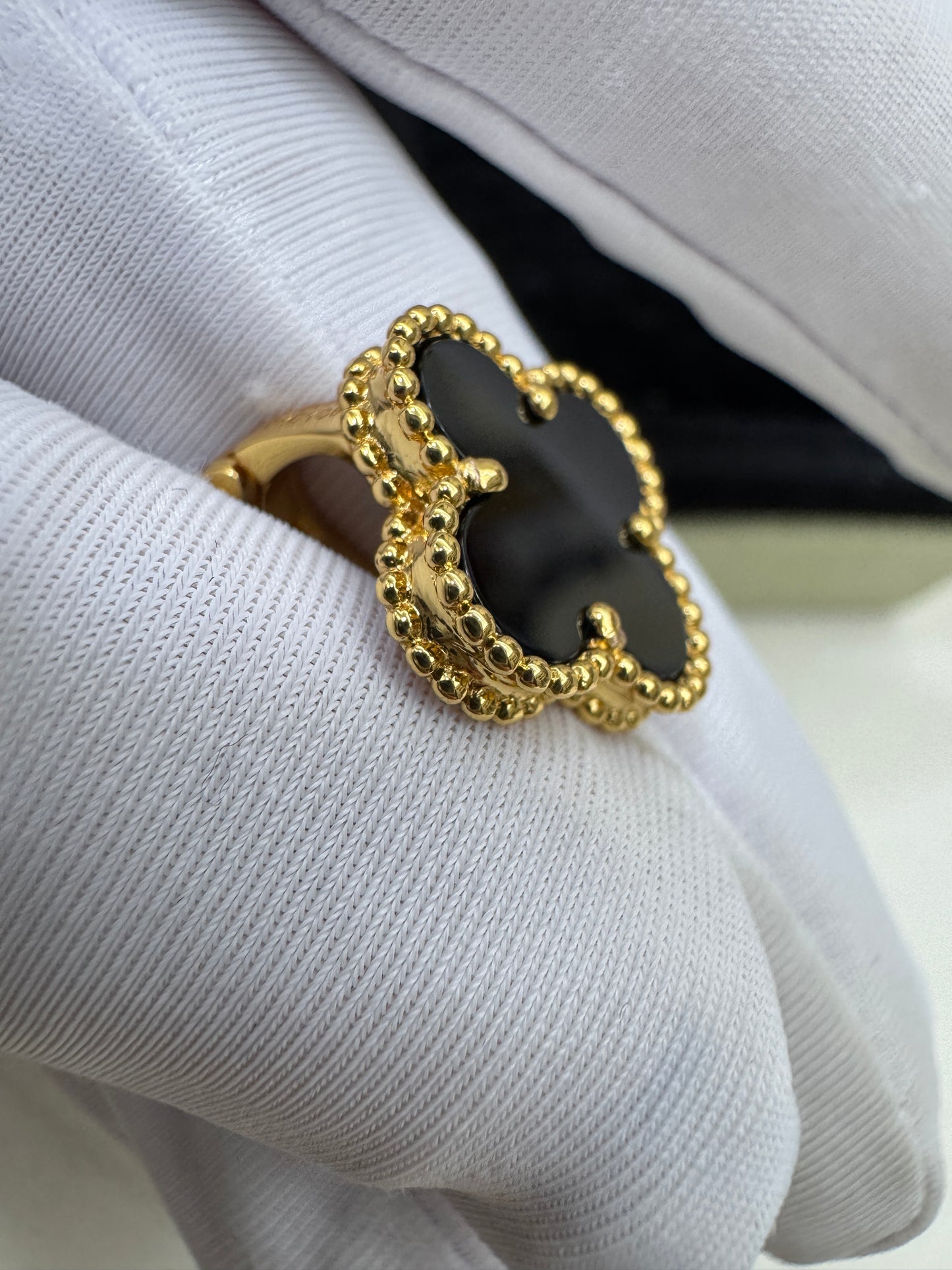 VCA Vintage Alhambra Earrings 黑玉髓