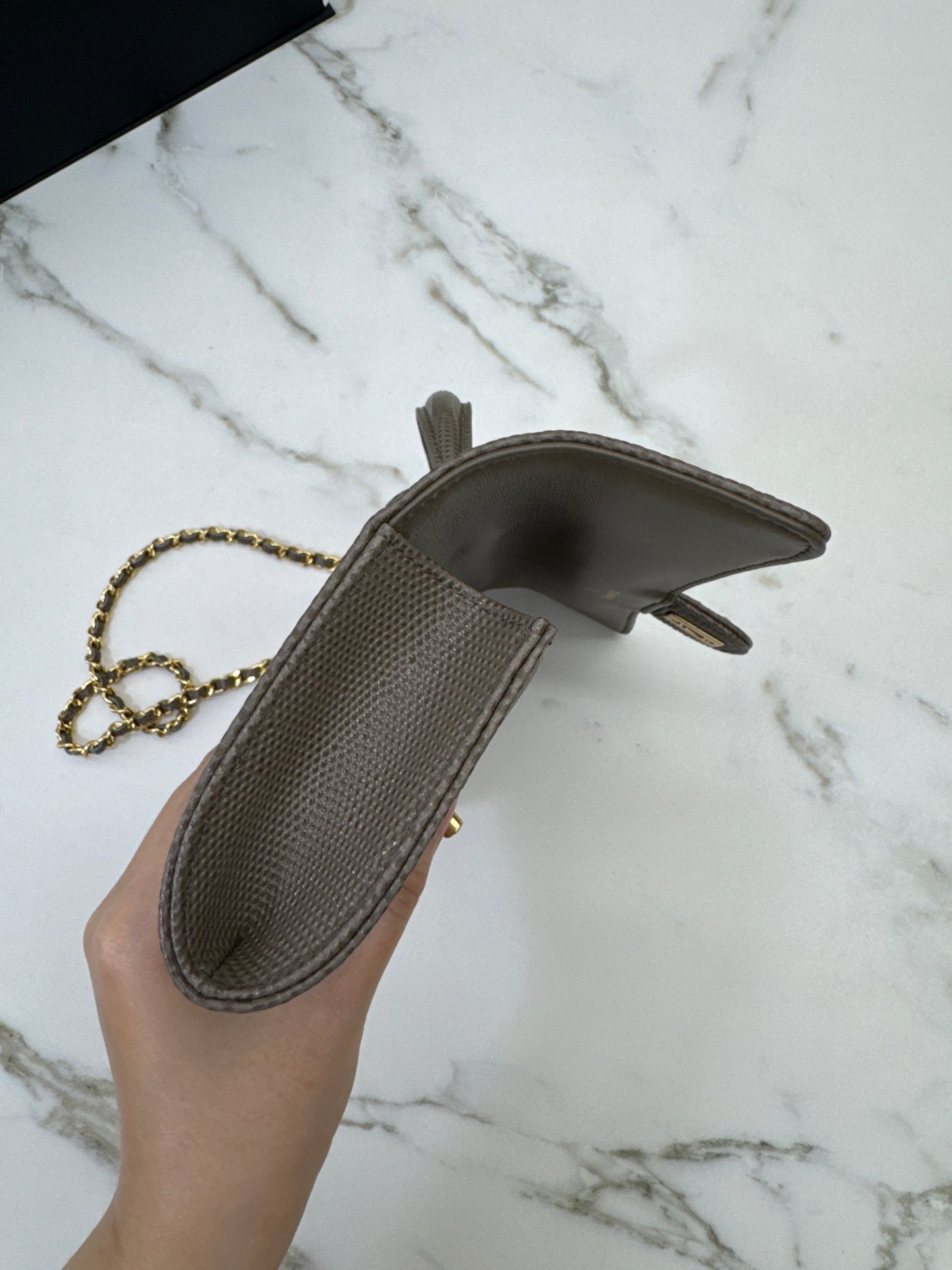CHANEL 26A 蜥蜴壓紋 灰色Clutch