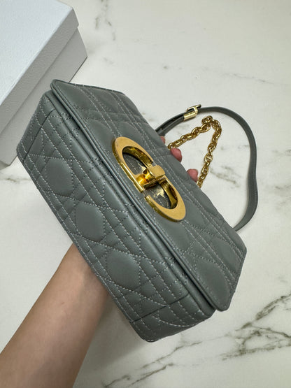 DIOR Caro 石灰色 小號