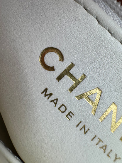 CHANEL Kelly 白色皺紋光面牛皮