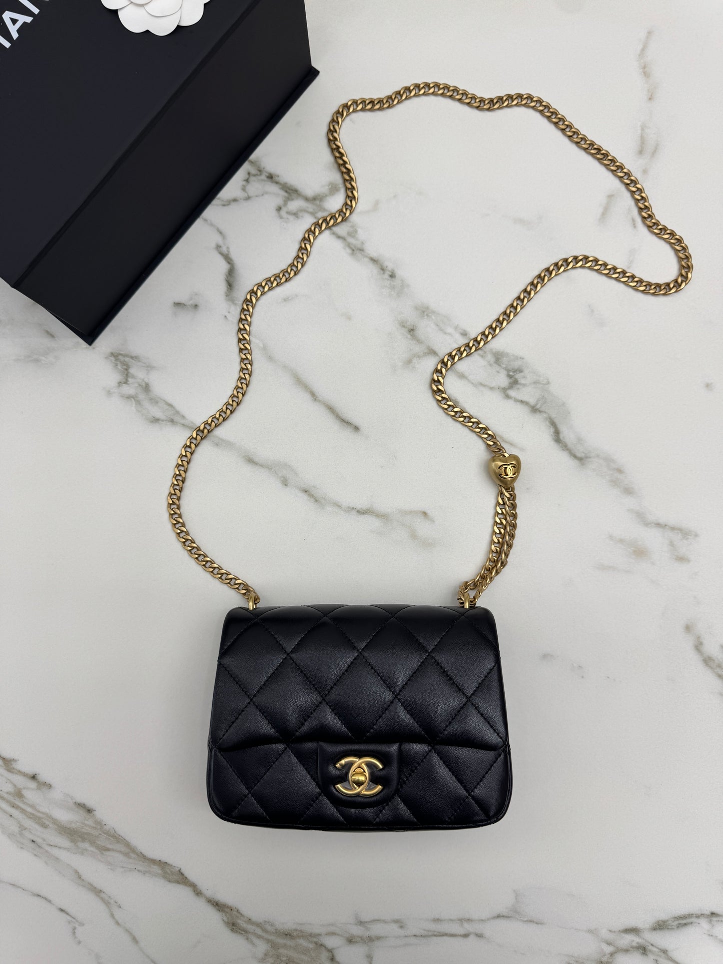 CHANEL 25P 愛心金球羊皮 黑色