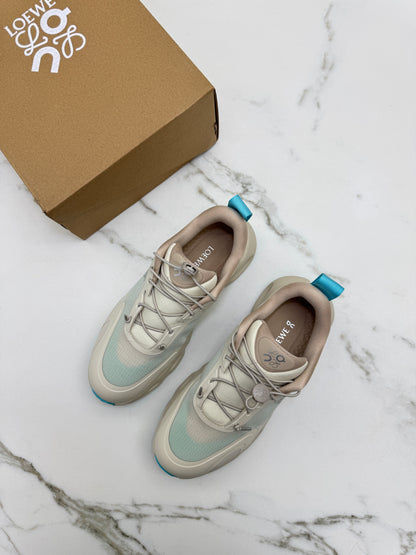 LOEWE X ON 8.0 淺米拼天藍色