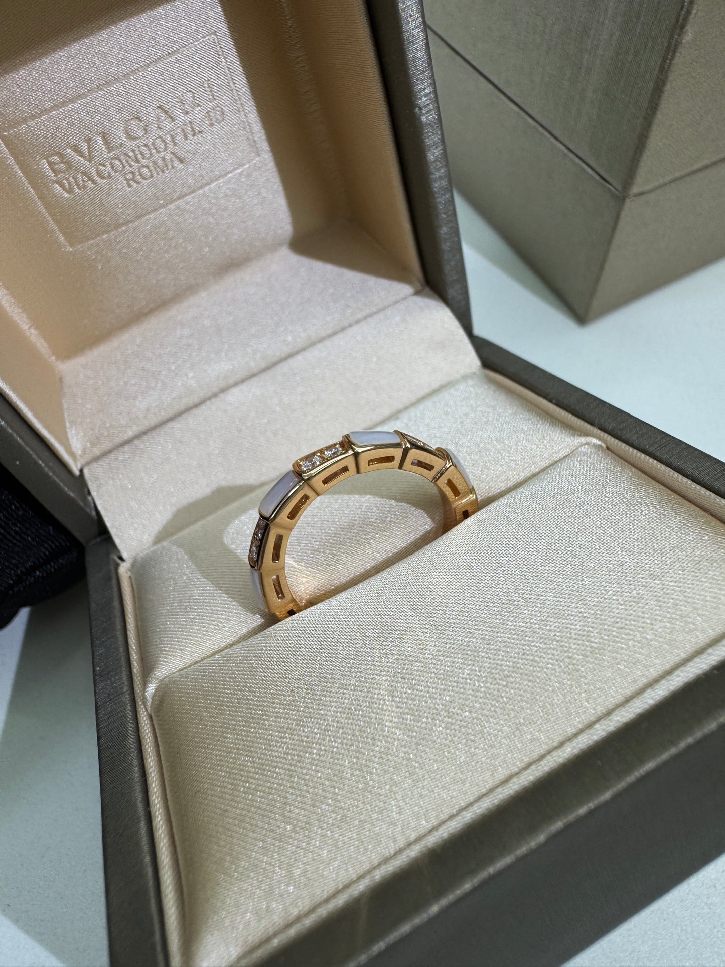 BVLGARI Serpenti 白貝母拼鑽 玫瑰金戒指