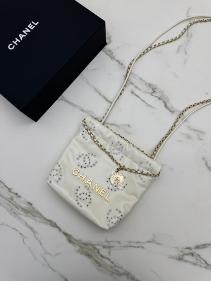 CHANEL 22Bag Mini 鏤空Logo