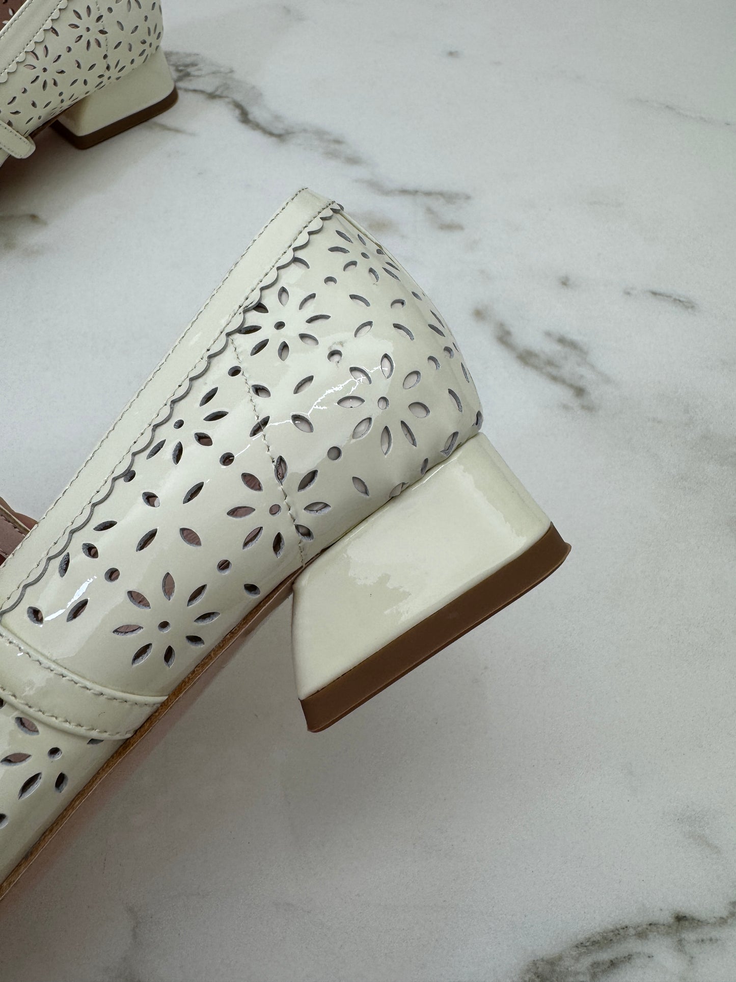 RV 小雛菊鏤空 Mary Jane