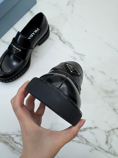 PRADA 光面皮革Loafers
