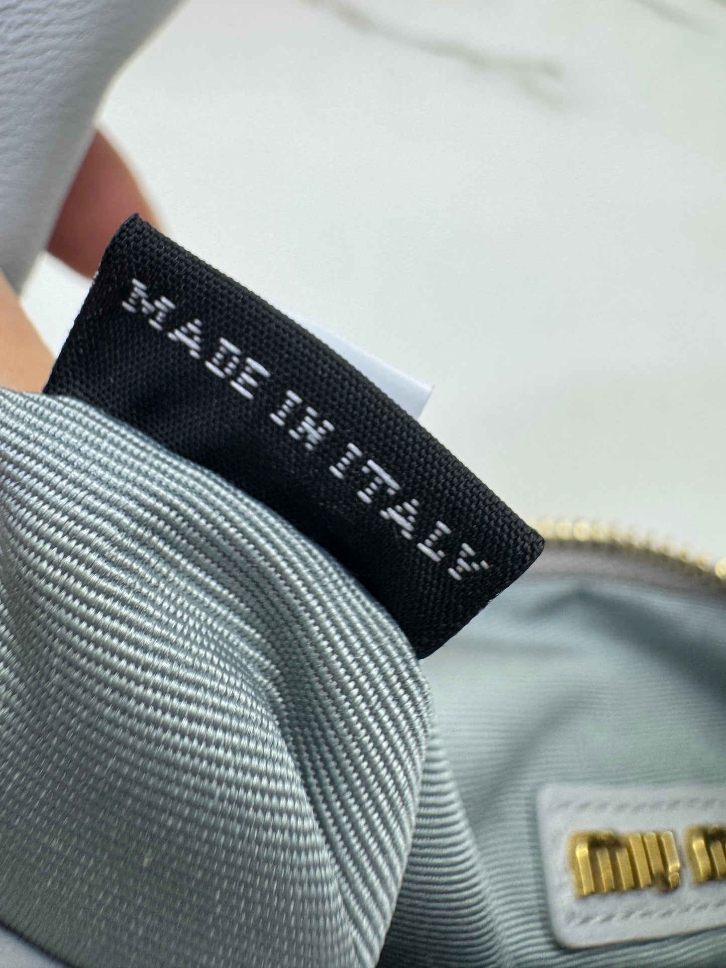 MIU MIU Wander Small 霧霾藍