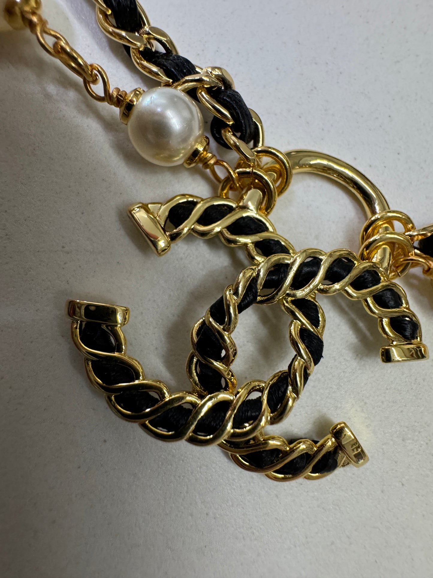 CHANEL 24K 珍珠拼穿皮鏈雙層Choker