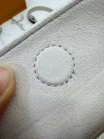 LV Speedy Cargo Vibe 白色油臘皮