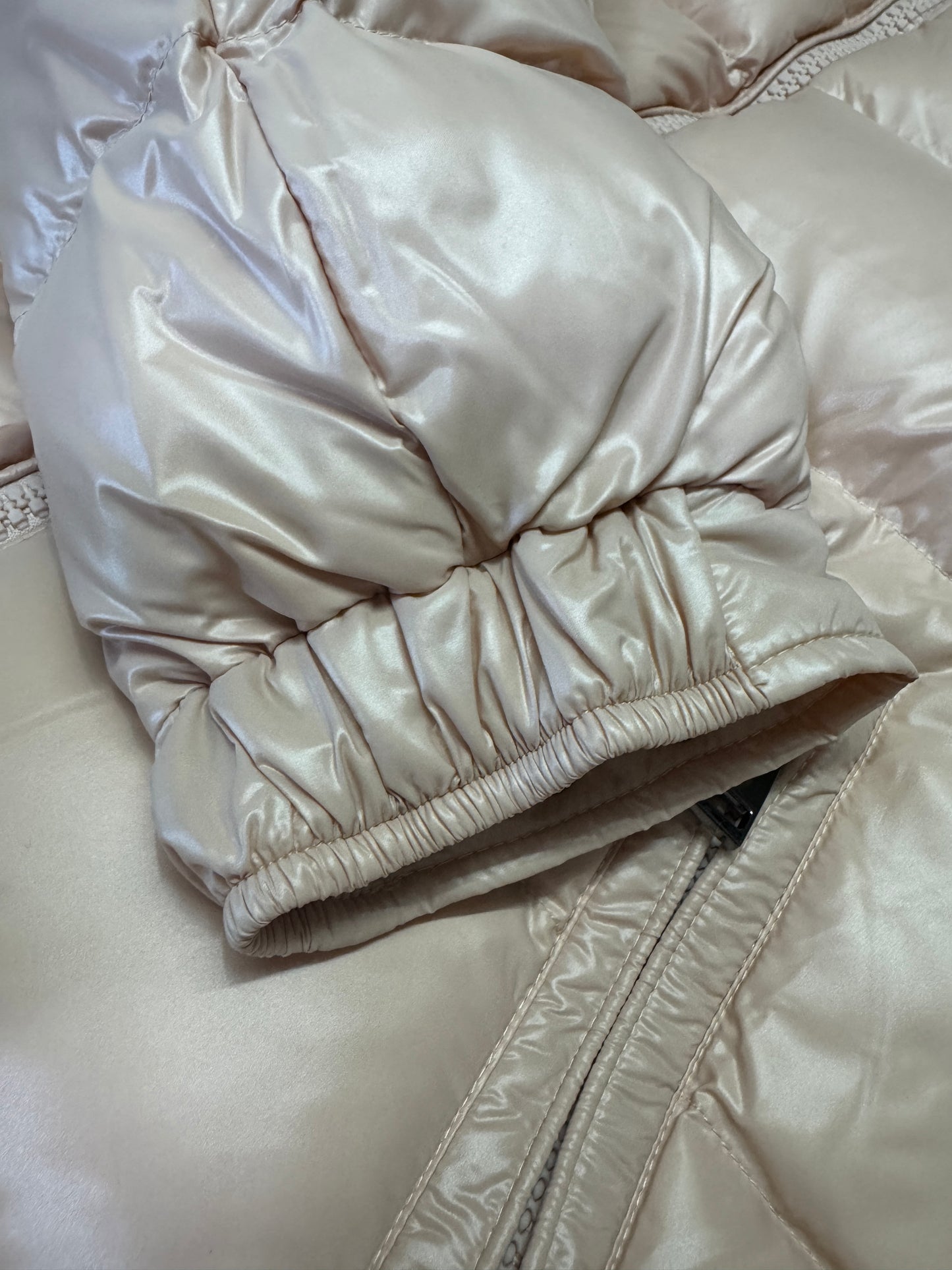 Moncler Maya 70 羽絨 光面淺粉紅色