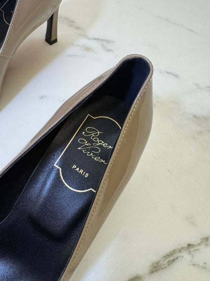 RV Trompette 喇叭跟7cm 漆皮高跟鞋 米灰色