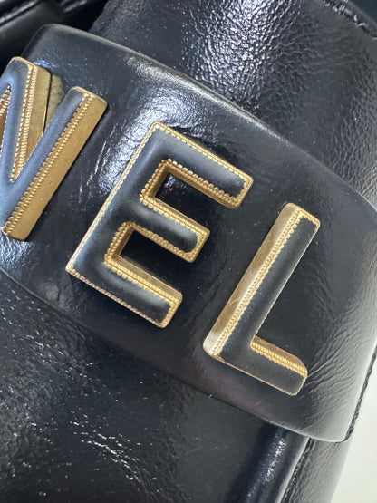 CHANEL 24B Loafer 字母樂福鞋