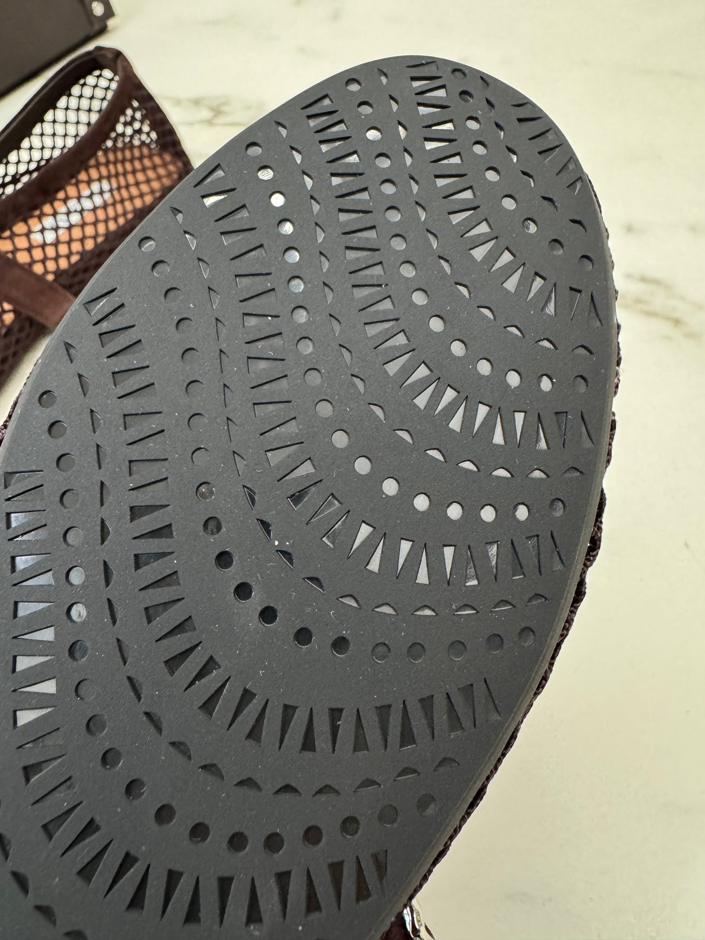 ALAIA 深棕色麂皮 漁網鞋