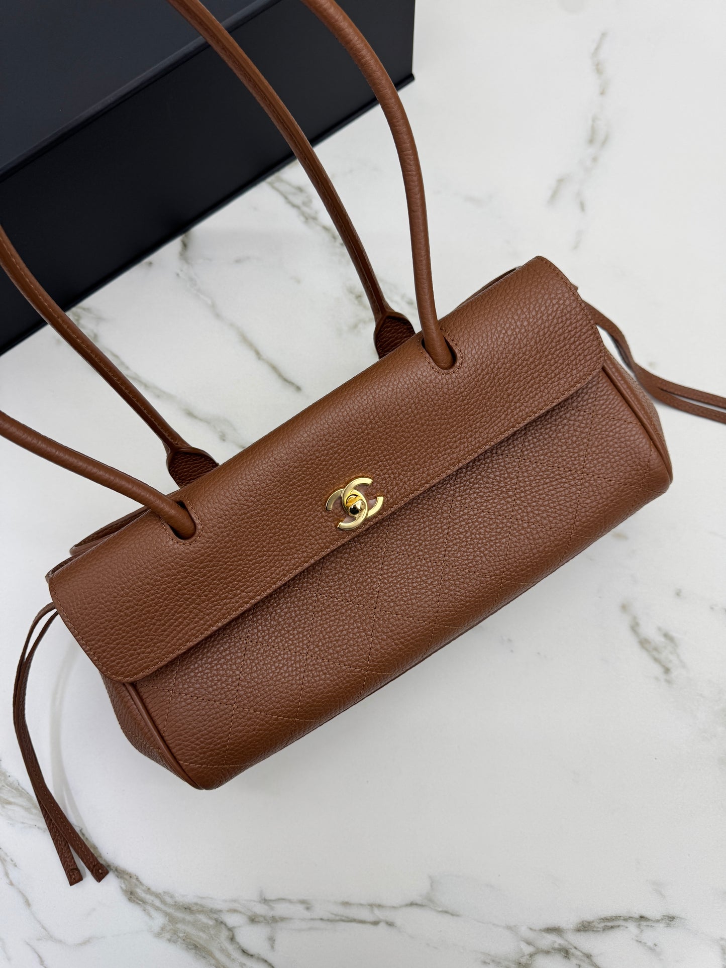 CHANEL 26S Shopping Bag 法棍包 焦糖棕