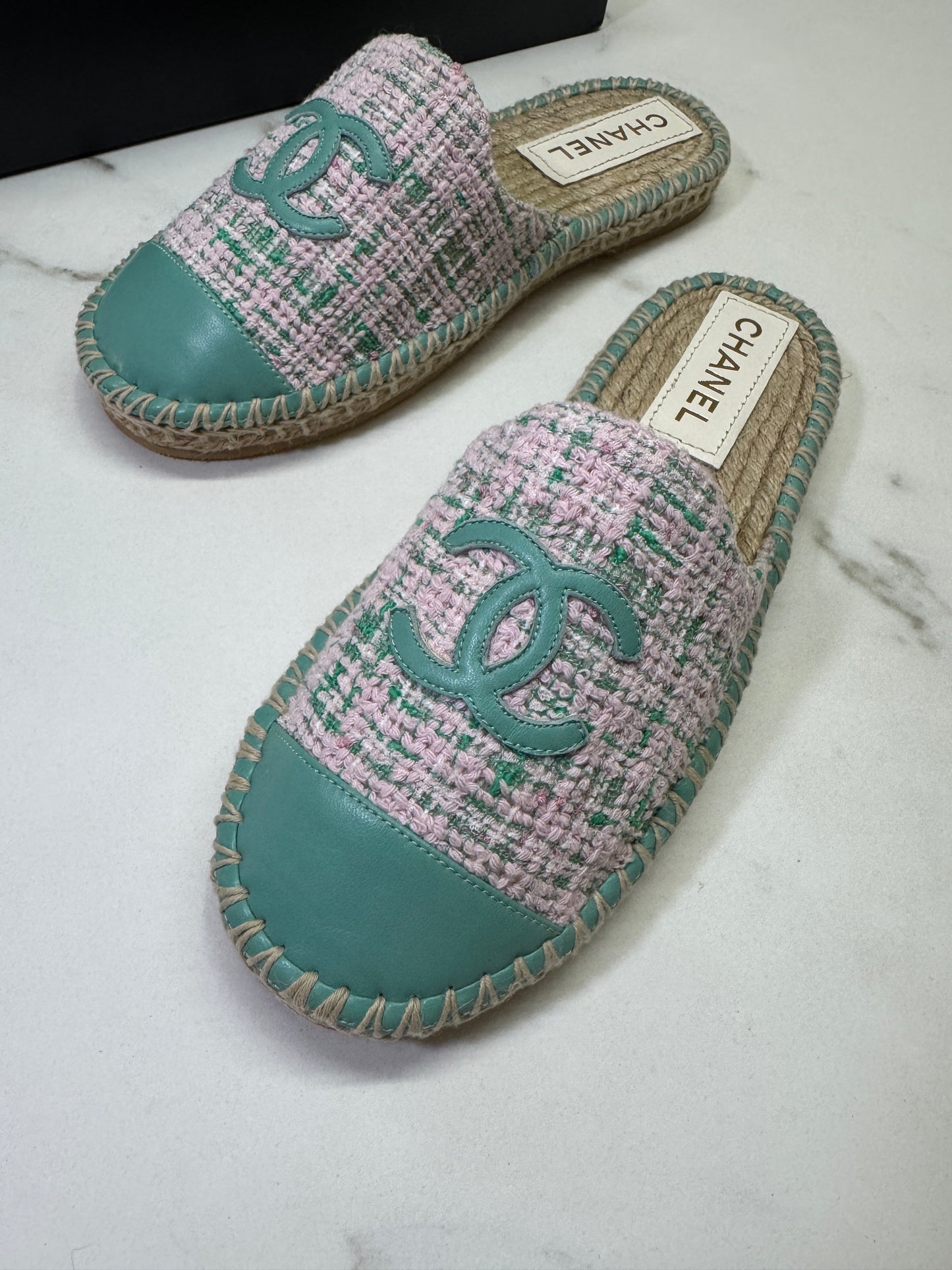CHANEL 漁夫半拖 軟呢粉紅色拼綠色