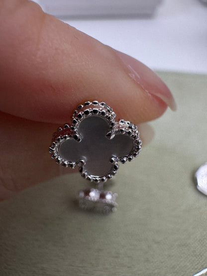 VCA Sweet Alhambra Earrings 白金色白貝母耳環