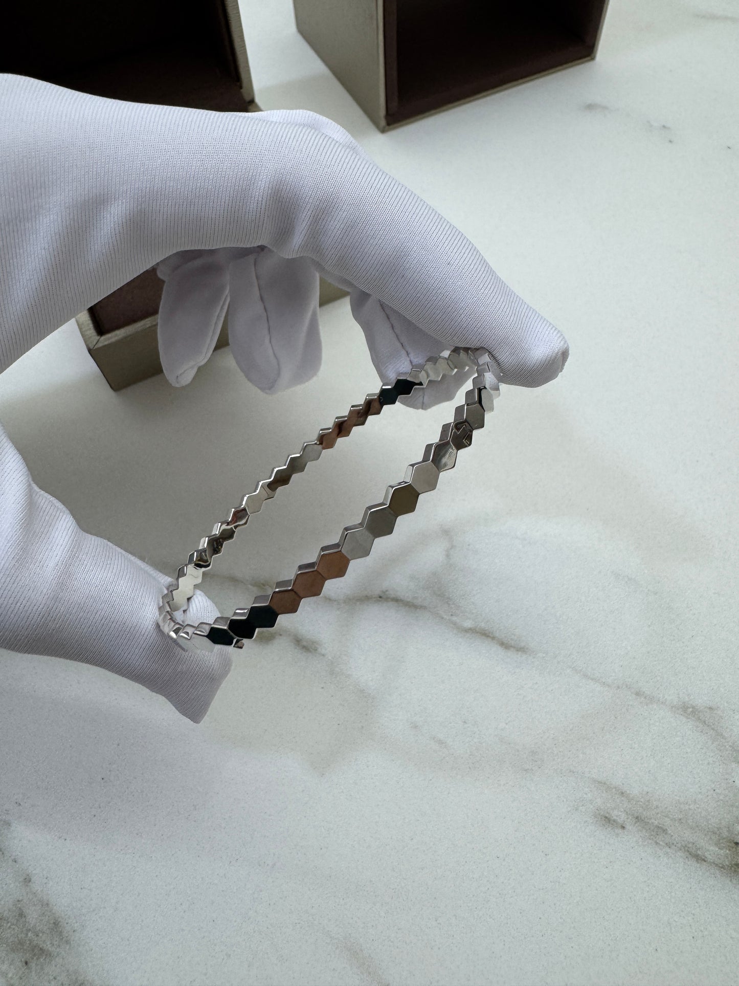 CHAUMET Bee My Love 半鑽白金色手鐲