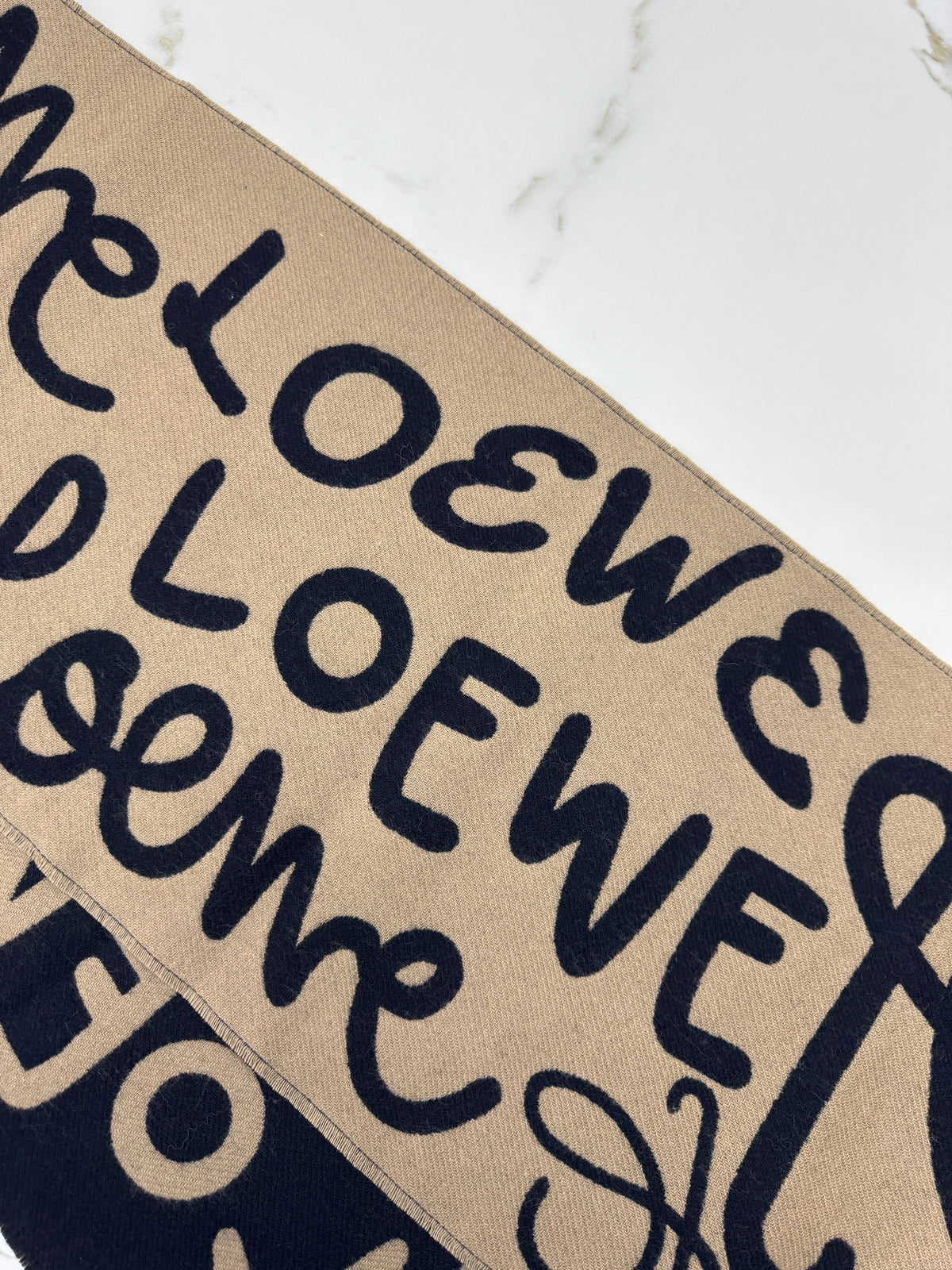 LOEWE 塗鴉圍巾