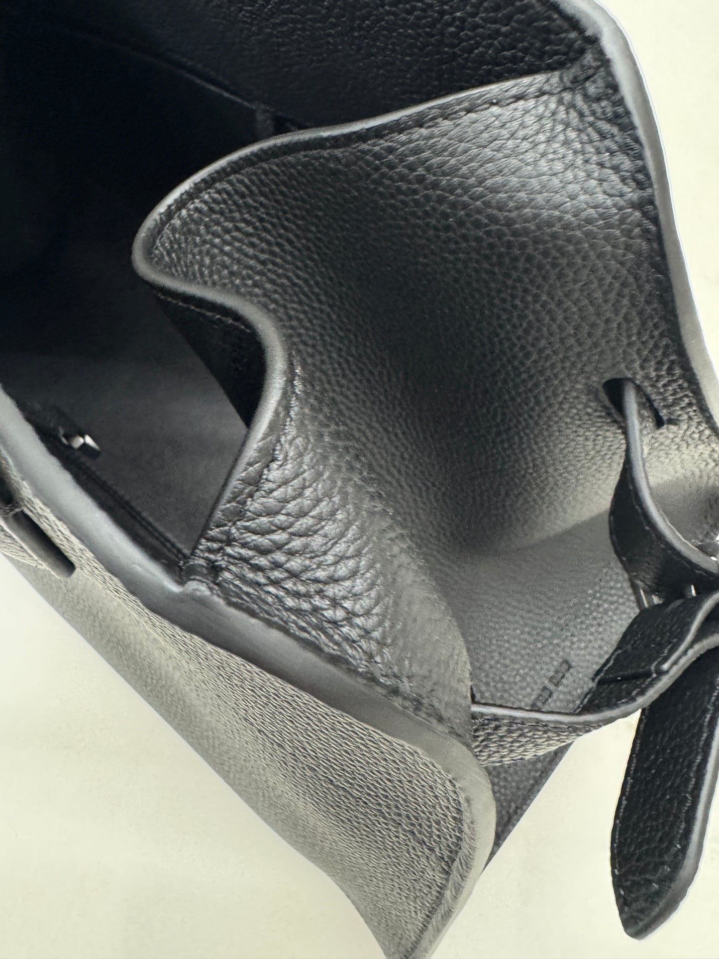 THE ROW Shoulder Marguax 12 黑色荔枝紋 Black Grained Calfskin