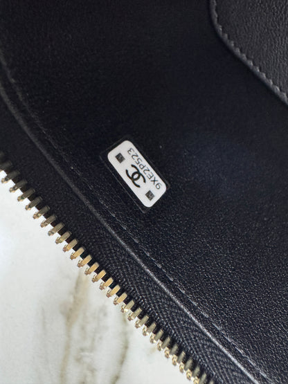 CHANEL 25B 牛皮手柄長盒