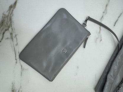 CHANEL 22 Bag Medium 23C淺灰色銀扣