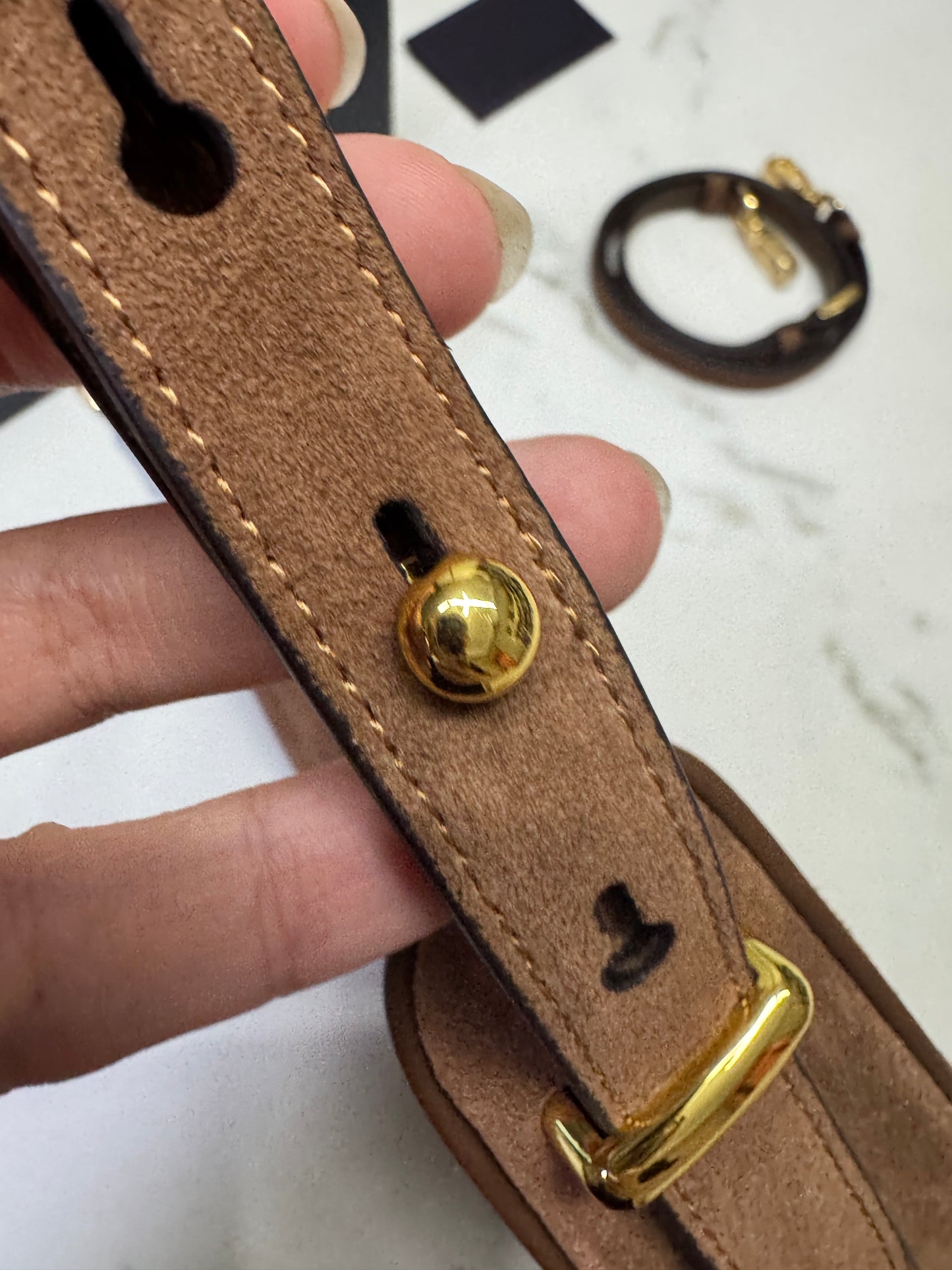 PRADA 半月包 麂皮棕色