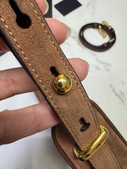 PRADA 半月包 麂皮棕色