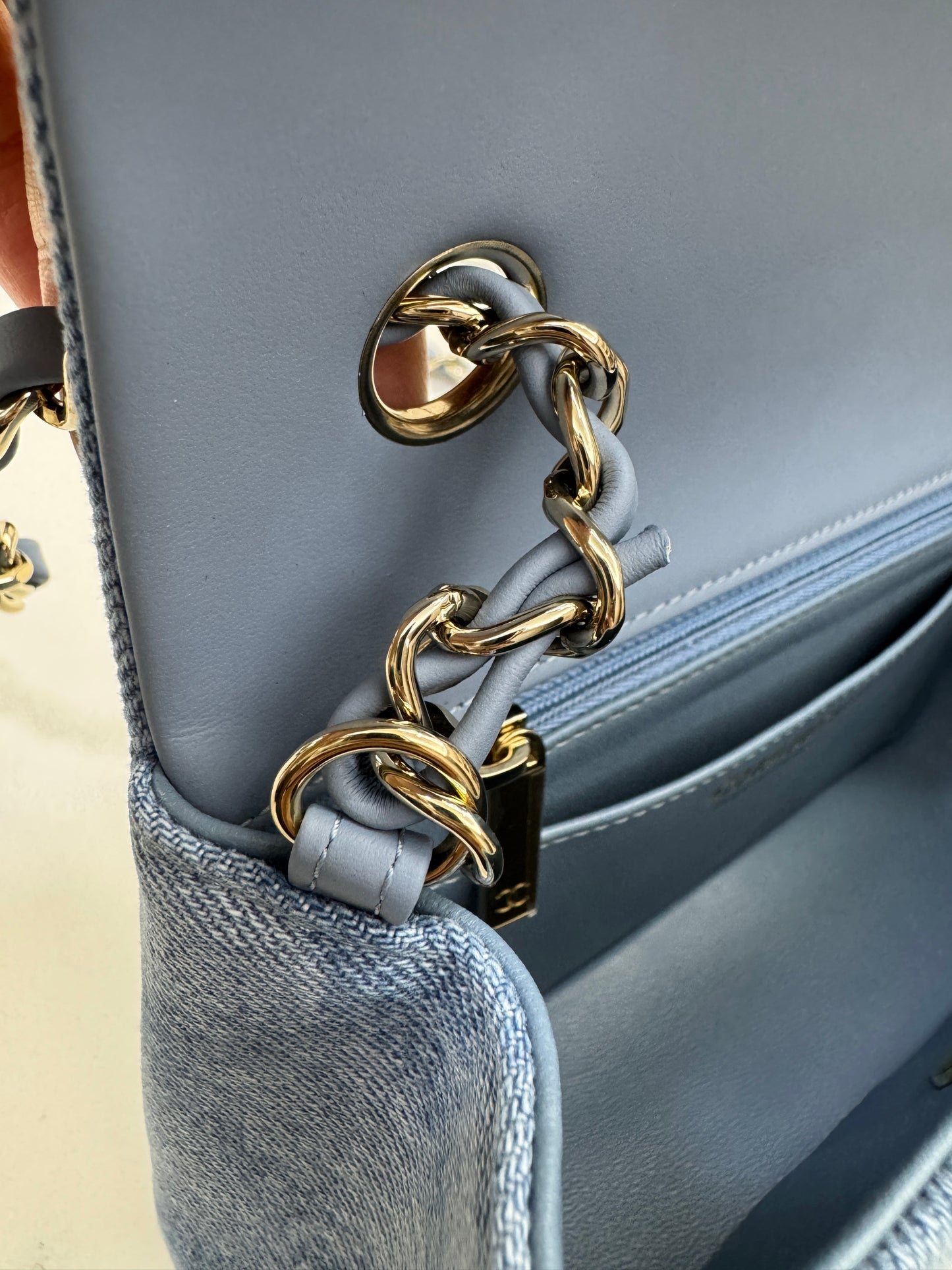 CHANEL 22B 淺藍牛仔 Mini CF20