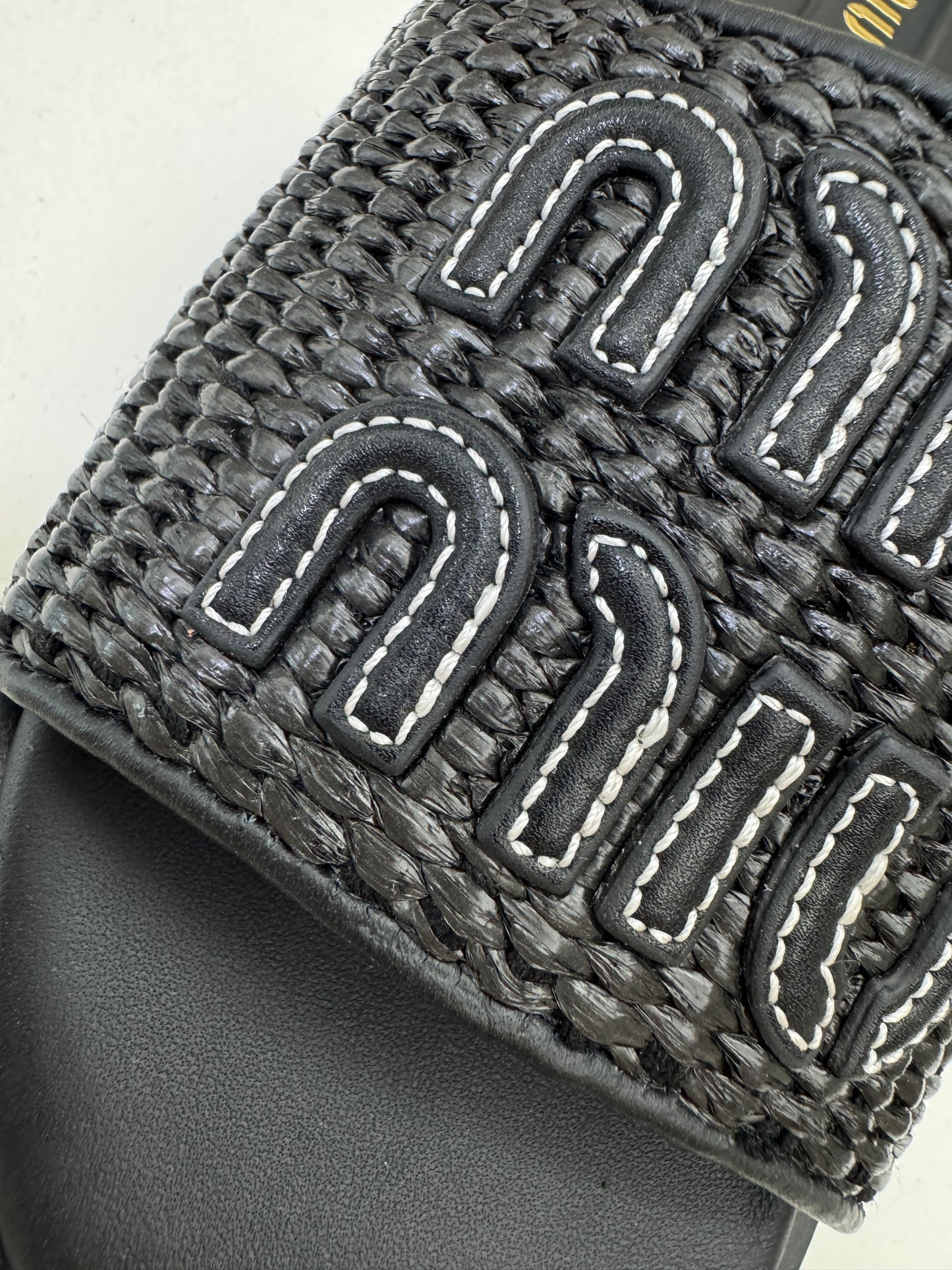 MIU MIU 草編拖鞋 黑色