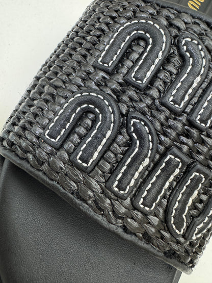 MIU MIU 草編拖鞋 黑色