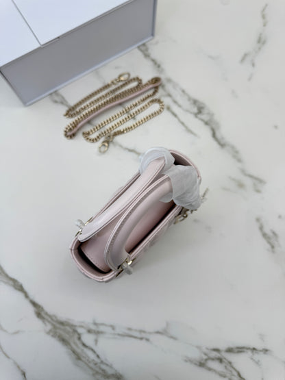 DIOR Mini Lady Dior 羊皮三格 淡粉色