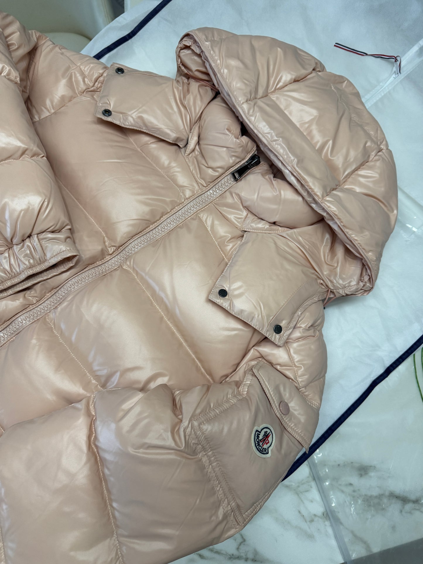 Moncler Maya 70 羽絨 光面淺粉紅色