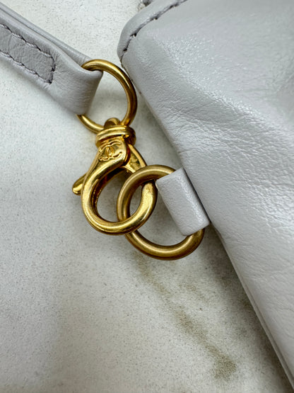 CHANEL 22Bag Small 25S淺灰色