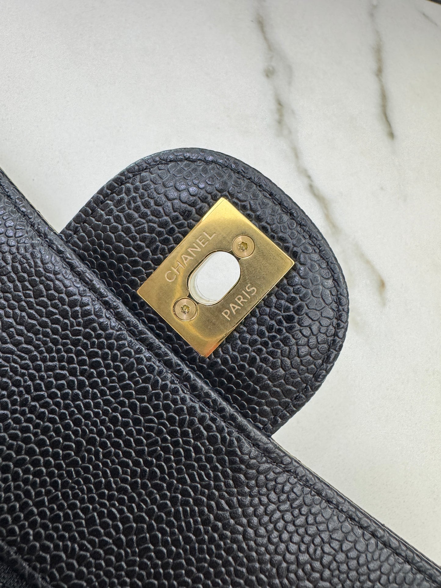 CHANEL CF23 黑金牛 CF Small