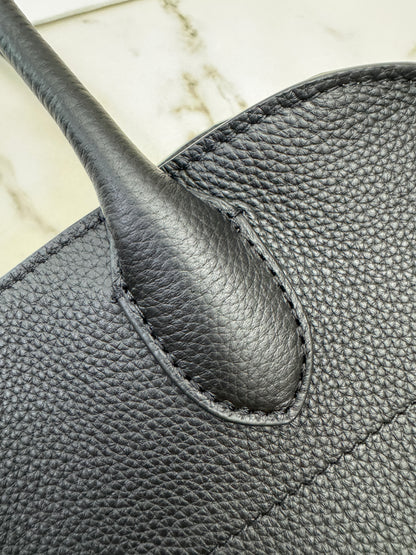 THE ROW Shoulder Marguax 12 黑色荔枝紋 Black Grained Calfskin