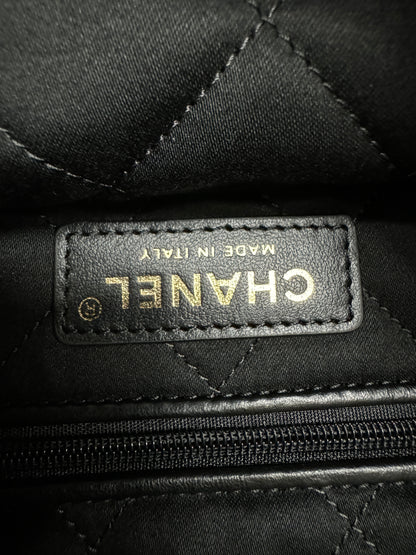 CHANEL 22 Backpack 黑金