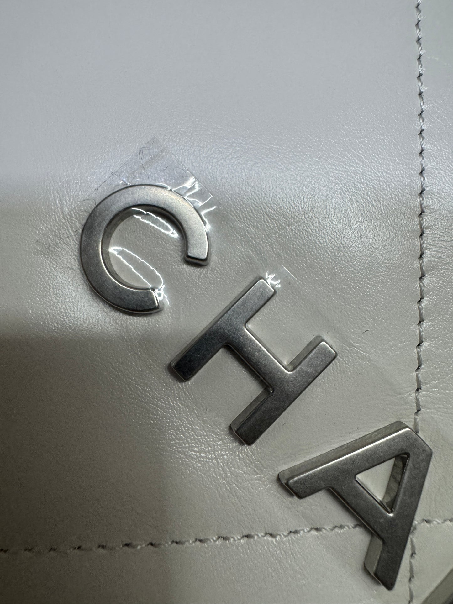 CHANEL 22 Bag Medium 白銀
