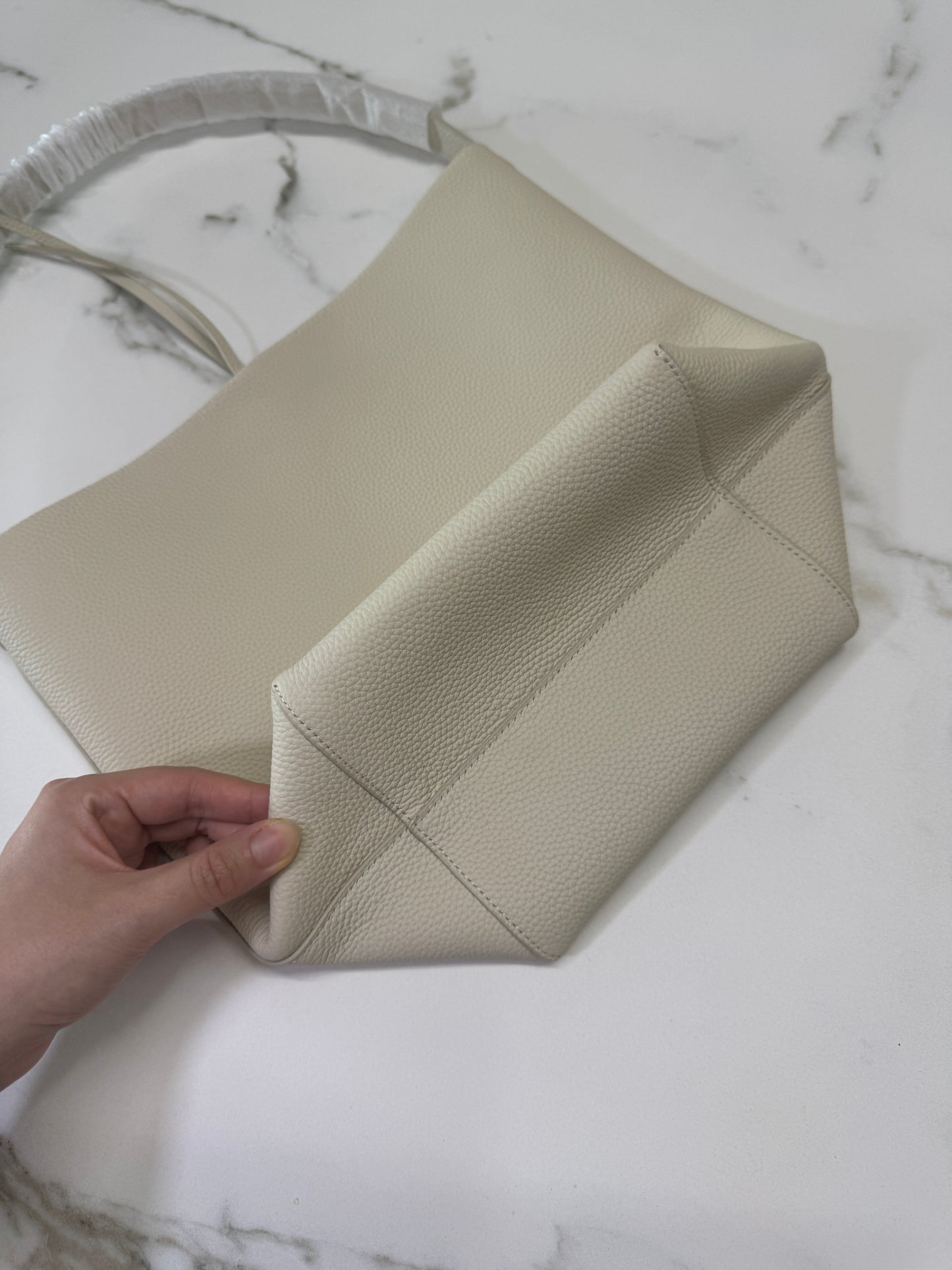 THE ROW N/S Park 奶白色 Medium