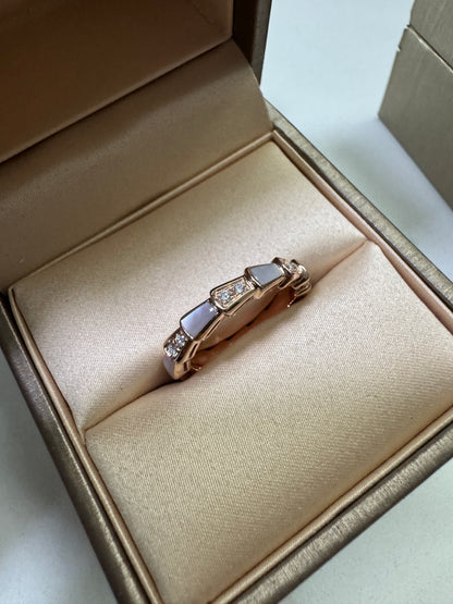 BVLGARI Serpenti 18K玫瑰金 貝母 鑽石戒指【真金真鑽】