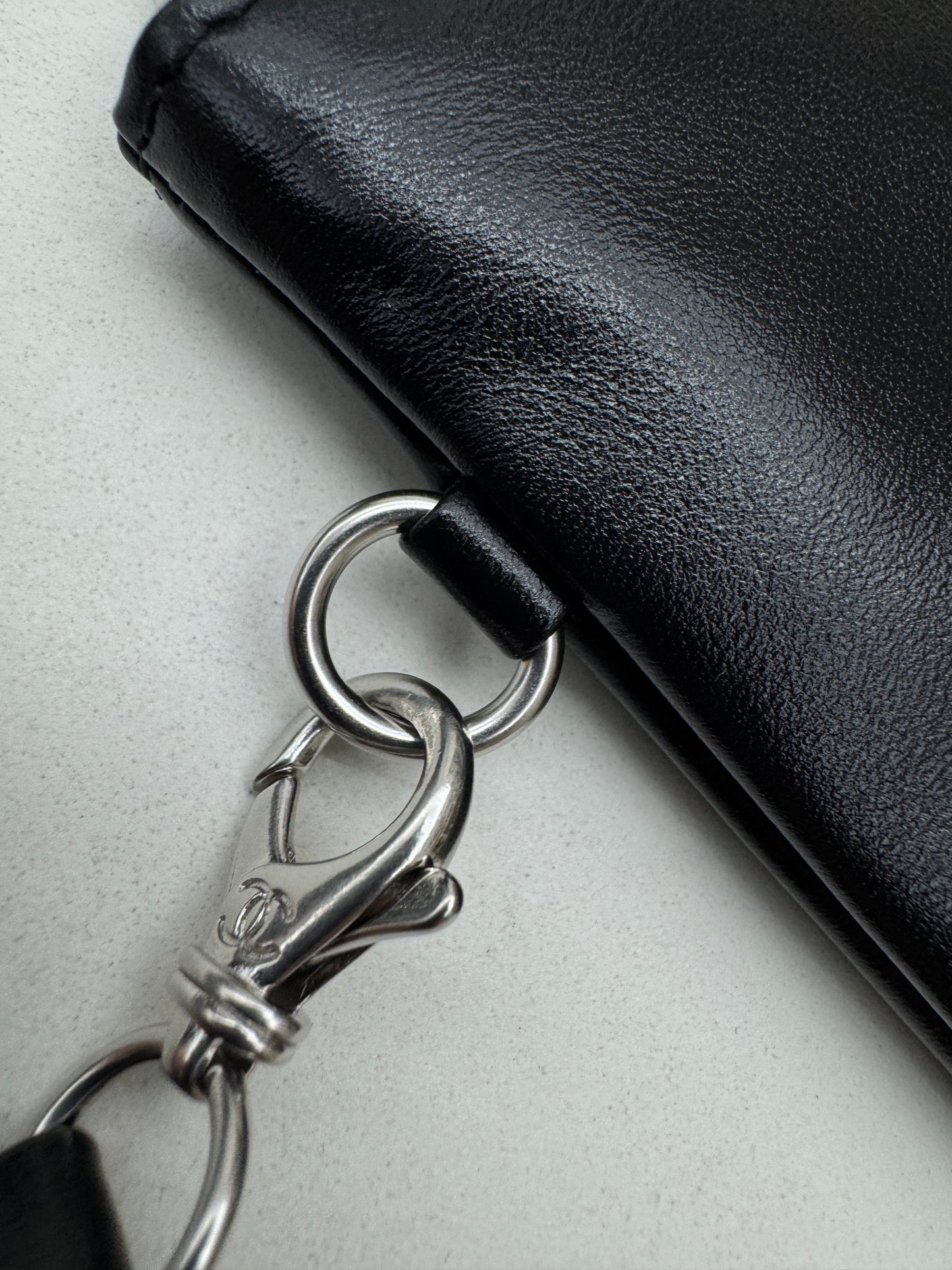 CHANEL 22Bag 黑銀 Medium