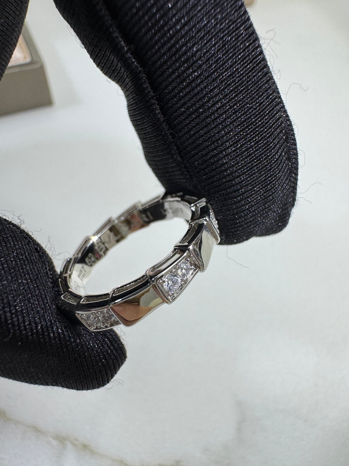 BVLGARI Serpenti Ring 白金色半鑽