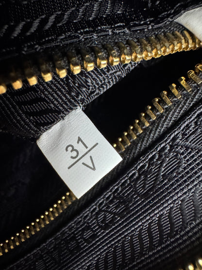 PRADA Bonnie Hobo 白色油蠟皮