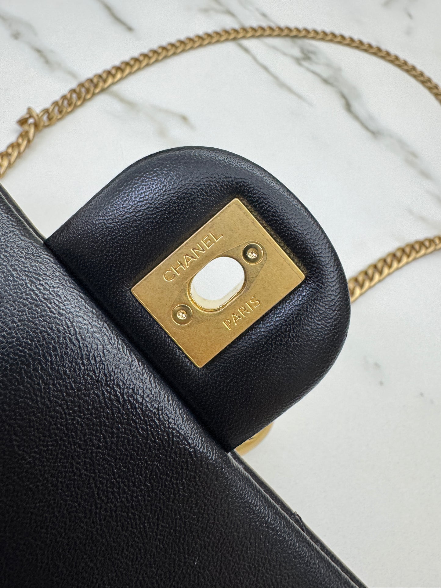CHANEL 25P 愛心金球羊皮 黑色