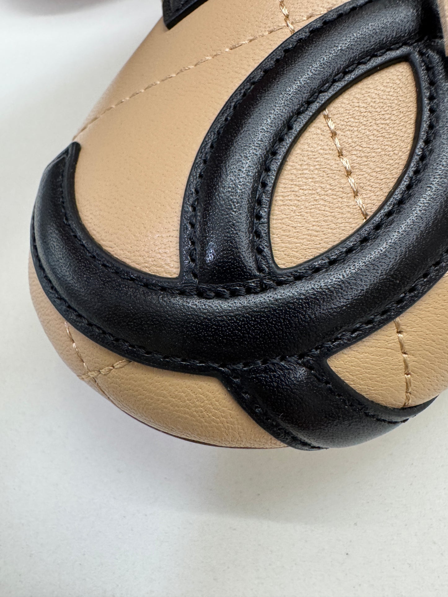 CHANEL Cambon Ballet Flats 杏拼黑 Beige