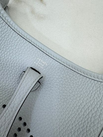 HERMES Mini Evelyne 霧霾藍銀扣 T0 Bleu Brume PHW